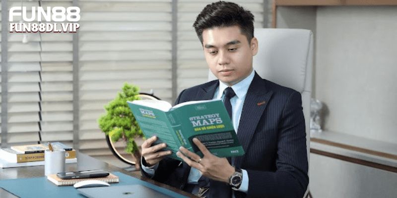 Con đường học vấn của Hoàng Minh Long Con đường học vấn của Hoàng Minh Long